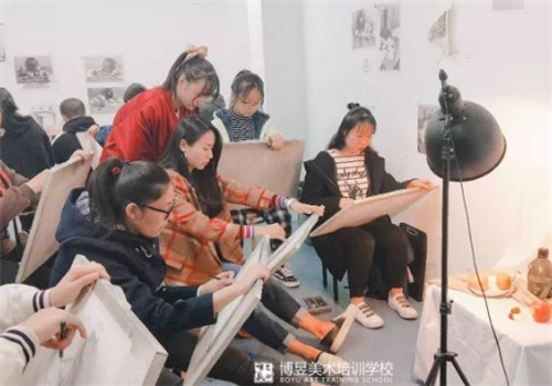 ����������ѵѧУ���������ɡ�̽�������顢��Ϸʽ�ķ�������˼άѵ��