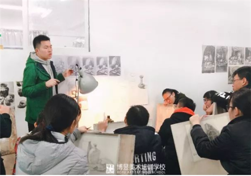 ����������ѵѧУ���������ɡ�̽�������顢��Ϸʽ�ķ�������˼άѵ��