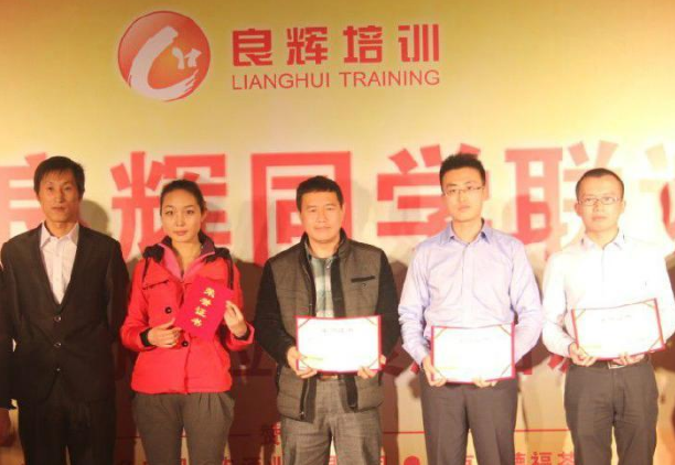 ������ѵ��������ѵ����۸����ģ�̸�������ŵ������ġ���Ʒ��