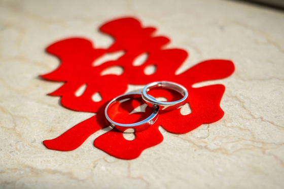 ������ΪʲôҪ����ɫ,�����괩��ɫʲô��˼