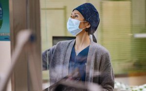 ���й�ҽ������Ա���˹ۺ�з��ľ�ѡ5ƪ