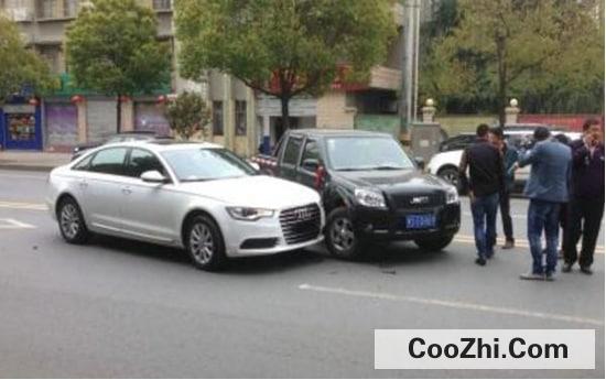 ��ô������·�ϳ��˽�ͨ�¹�