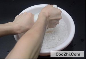 �����ɳ��ױ��ĺڰߵķ���