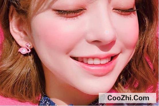 �����ѵ��΢Ц